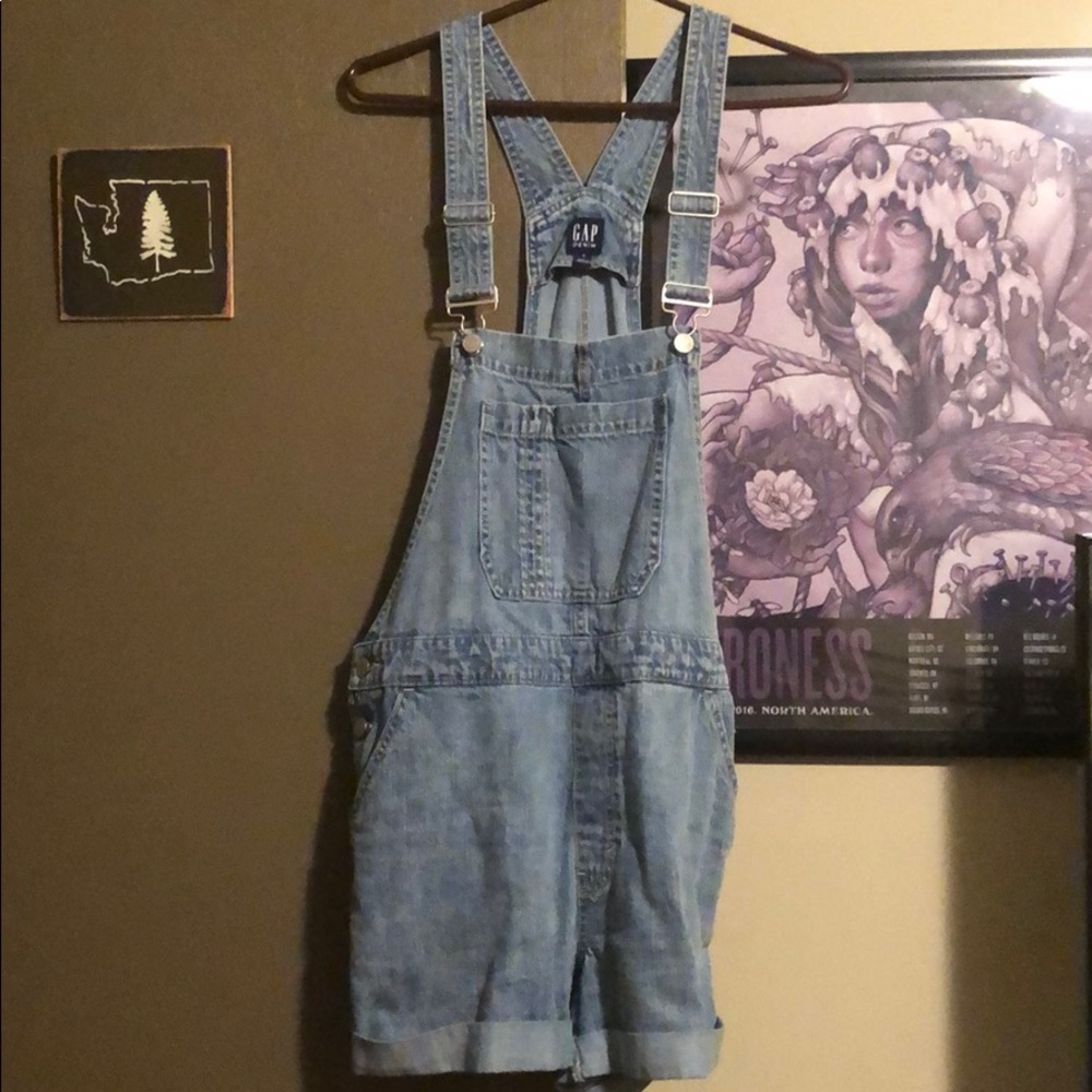 Gap women’s shortalls Medium